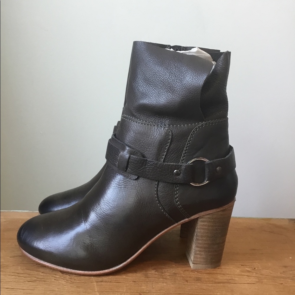 Oobash Lea Stacked Heel Boot‎ NEW